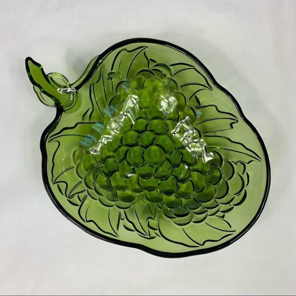 Vintage 1970’s Indiana Glass Avocado Green Grape Cluster Fruit Salad Bowl